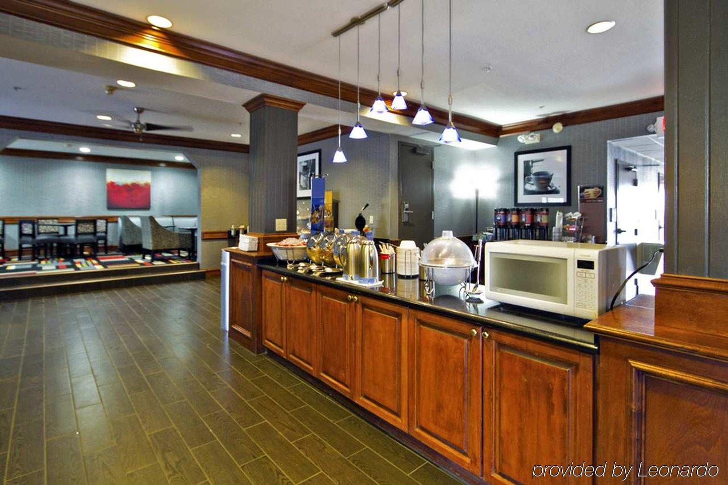 Days Inn & Suites By Wyndham Tyler Restaurant photo